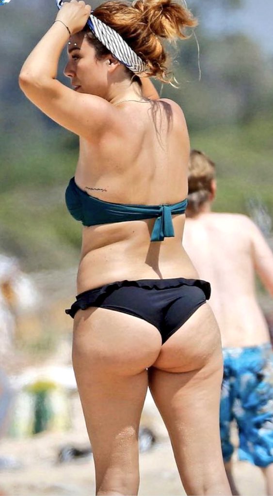 A la actriz Blanca Suárez se le ha ocurrido a la mujer ir en bikini a la pl...