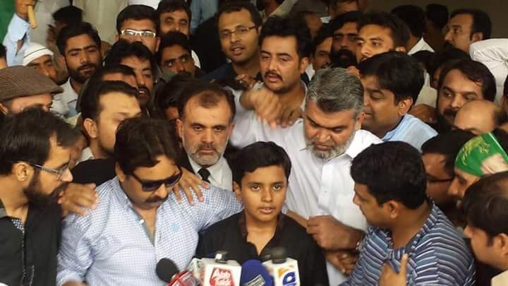 alee_choudhary's tweet photo. قمرالسلام کے بیٹے نے چکری چوہدری
کی 35 سالا سیاست کا جنازہ نکال دیا
#GoNisarGo
#ReleaseQamarulIslam https://t.co/S8HHom6nRk
