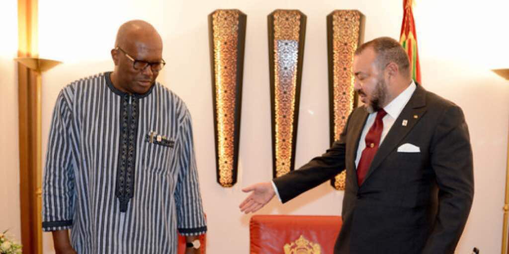 Bonne nouvelle ! Le Maroc augmente le nombre de bourses octroyées aux étudiants Burkinabè qui passe de 70 à 100 à compter de la rentrée prochaine. Le Roi Mohammed VI en avait fait la promesse au Président <a href="/rochkaborepf/">Roch KABORE</a> en nov. 2016. <a href="/BurkinaMae/">Burkina Diplomatie</a> #BurkinaFaso #Lwili