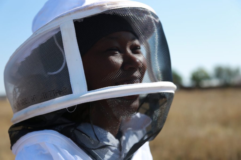 tweepstofollow's tweet photo. Native Nosi, is owned by a black female beekeeper (yes, how boss?). They specialize in the production of pure raw South African honey. Mokgadi Mabela, the owner, works with her family to deliver deliciously unaltered sweet honey.
Follow them here: @NativeNosi
#TweepsToFollow https://t.co/jjMmbeQKa4