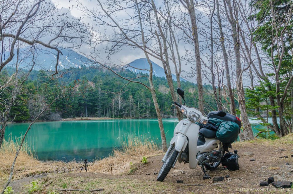 Pantip1996's tweet photo. 🛵 พาเที่ยวฮอกไกโดฉบับ Roadtrip ด้วยมอเตอร์ไซค์คันน้อยของหนุ่มญี่ปุ่น ที่ขอบอกว่าไม่ธรรมดาเลยทริปนี้ 🗻🌷☺ วิวสวยมาก เห็นแล้วอยากตามรอยที่สุด ป่ะ! ไปลุยกัน #เที่ยวญี่ปุ่น #บลูแพลนเที่ยว
https://t.co/gCTvUsJ22v https://t.co/EuYVy04WTD