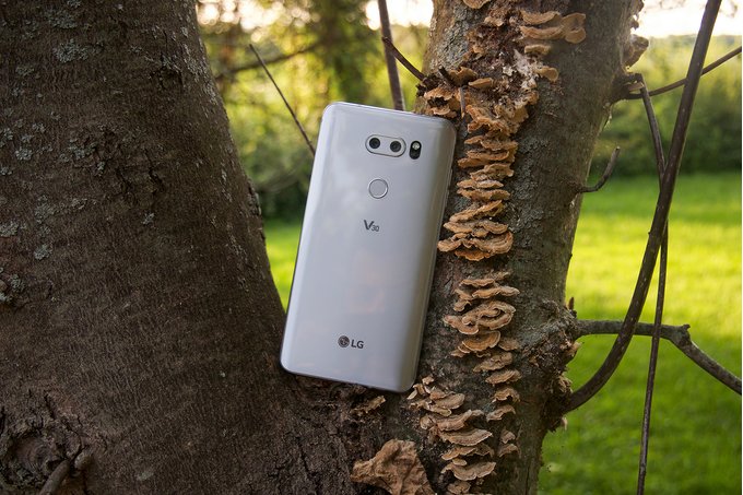 beartai's tweet photo. LG V40 อาจมาพร้อมกล้อง 5 ตัว โดยคาดว่าจะเป็นกล้องหลังสามตัว และกล้องคู่ด้านหน้าซึ่งช่วยในการปลดล็อกด้วยการสแกนใบหน้า โดยทาง LG วางแผนจะใช้หน้าจอ OLED สำหรับสมาร์ทโฟนตระกูล V ซึ่ง V40 ก็จะใช้จอ OLED เช่นกัน
#LG #LGv40 #Snapdragon845 #QuadDAC #GoogleAssistant https://t.co/vo4UsRtDW1