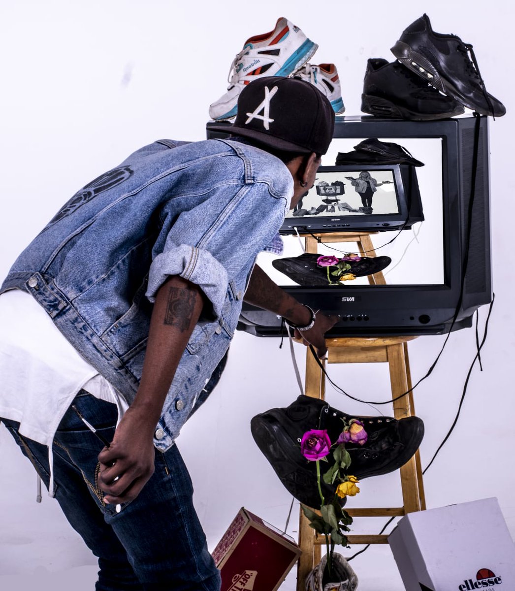 Mxndlx's tweet photo. TuneIn and "tellUrVision" https://t.co/7YXNuDF101
