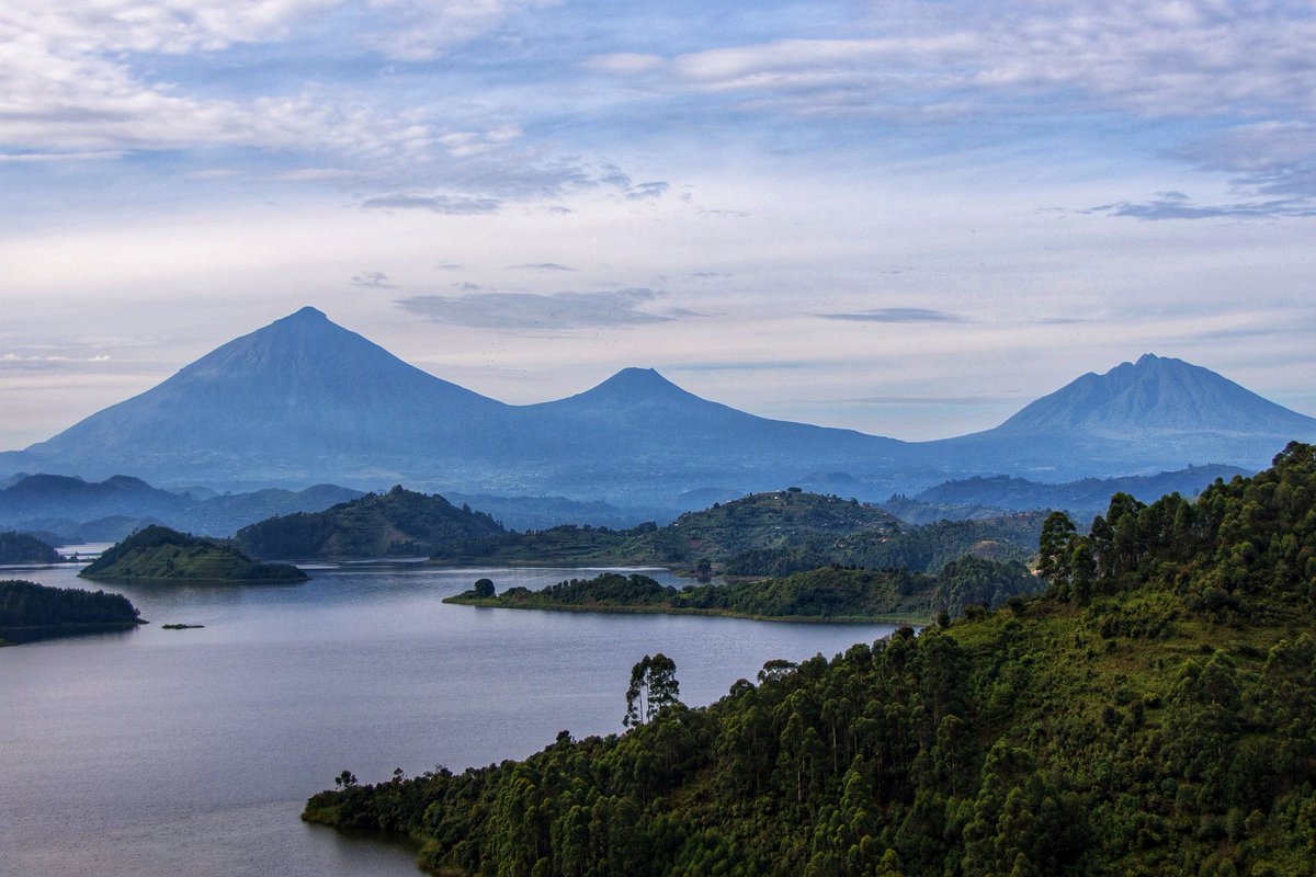 The view across this truly stunning lake near Kisoro, a region known for its scenic highlands.
Gaze across the lake, dotted with islands, towards the six Virunga volcanoes on the horizon.
📍Lake Mutanda🇺🇬
#PearlOfAfrica #WakandaForever #visituganda