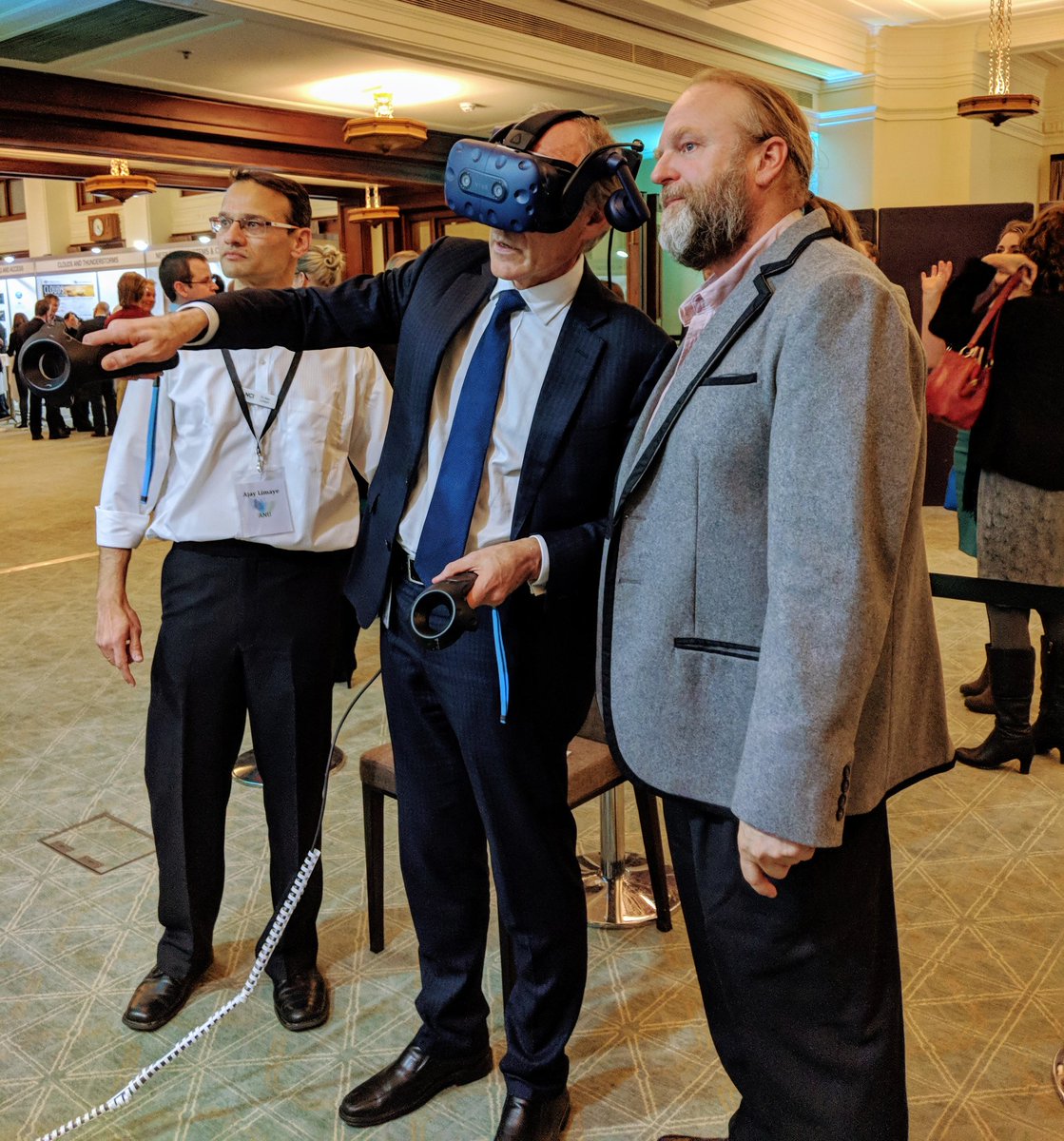 Elaineways's tweet photo. Chief Scientist Alan Finkel getting his Virtual Reality on at The Climate Showcase! 👓 #climateshowcase @ScienceChiefAu @ClimateSystem https://t.co/i9Ro56PMQJ