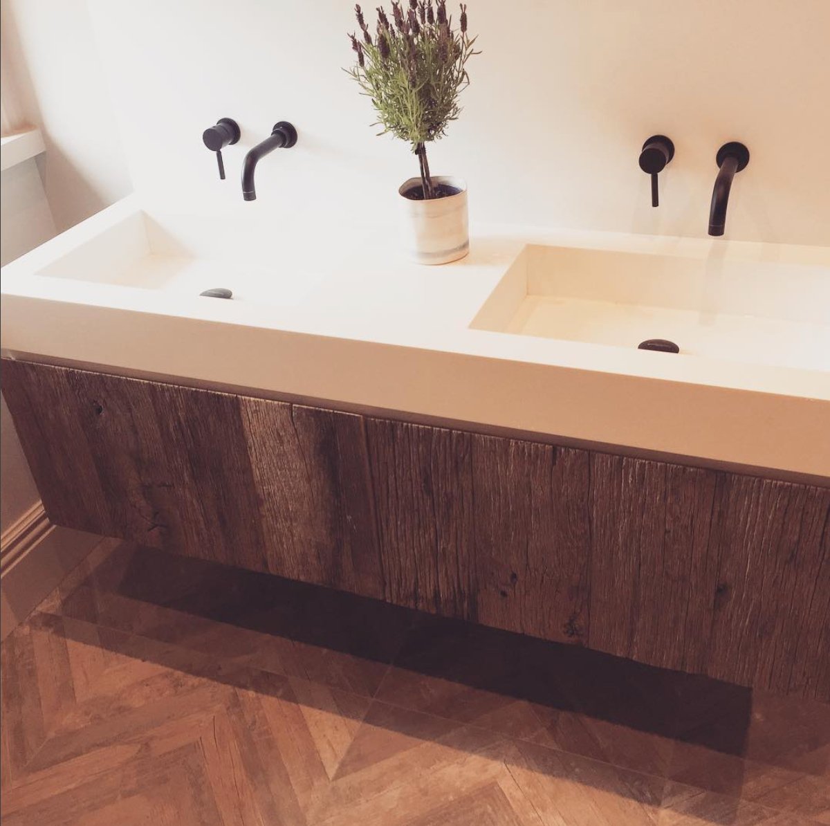 BornOfWood's tweet photo. Recently commissioned wall hung double sink with reclaimed oak storage drawers. We know the rustic with new blend isn’t exactly a new thing but it just works beautifully here. #bathroomdesign #sink #corian #bagnodesign #blacktap #rustic #bespokefurniture #storage #cleanlines https://t.co/ZVpDVcbg5o