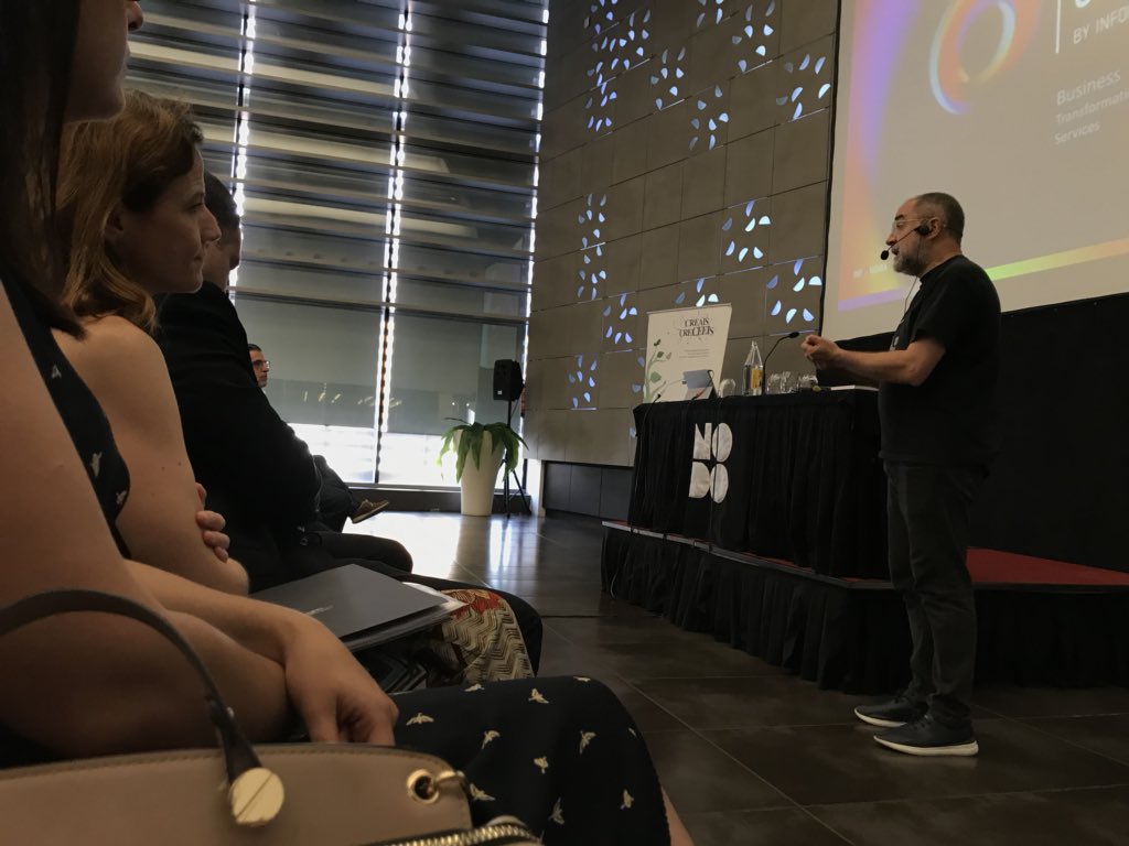 lau_barreda's tweet image. Arranca el Taller sobre nuevas tendencias tecnológicas #RadicalDigital con @acornella. #SOMATechHub