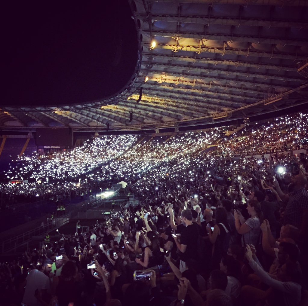 dvdscr's tweet photo. #Imagine there's #nocountries
It isn't hard to do
Nothing to kill or die for
And #noreligion too
Imagine #allthepeople living life in peace
#apriteiporti #saveisnotacrime #pearljam #liveinrome #stadioolimpico #johnlennon #peace #mediterraneo #peoplerockininthefreeworld https://t.co/HuqZueltMo