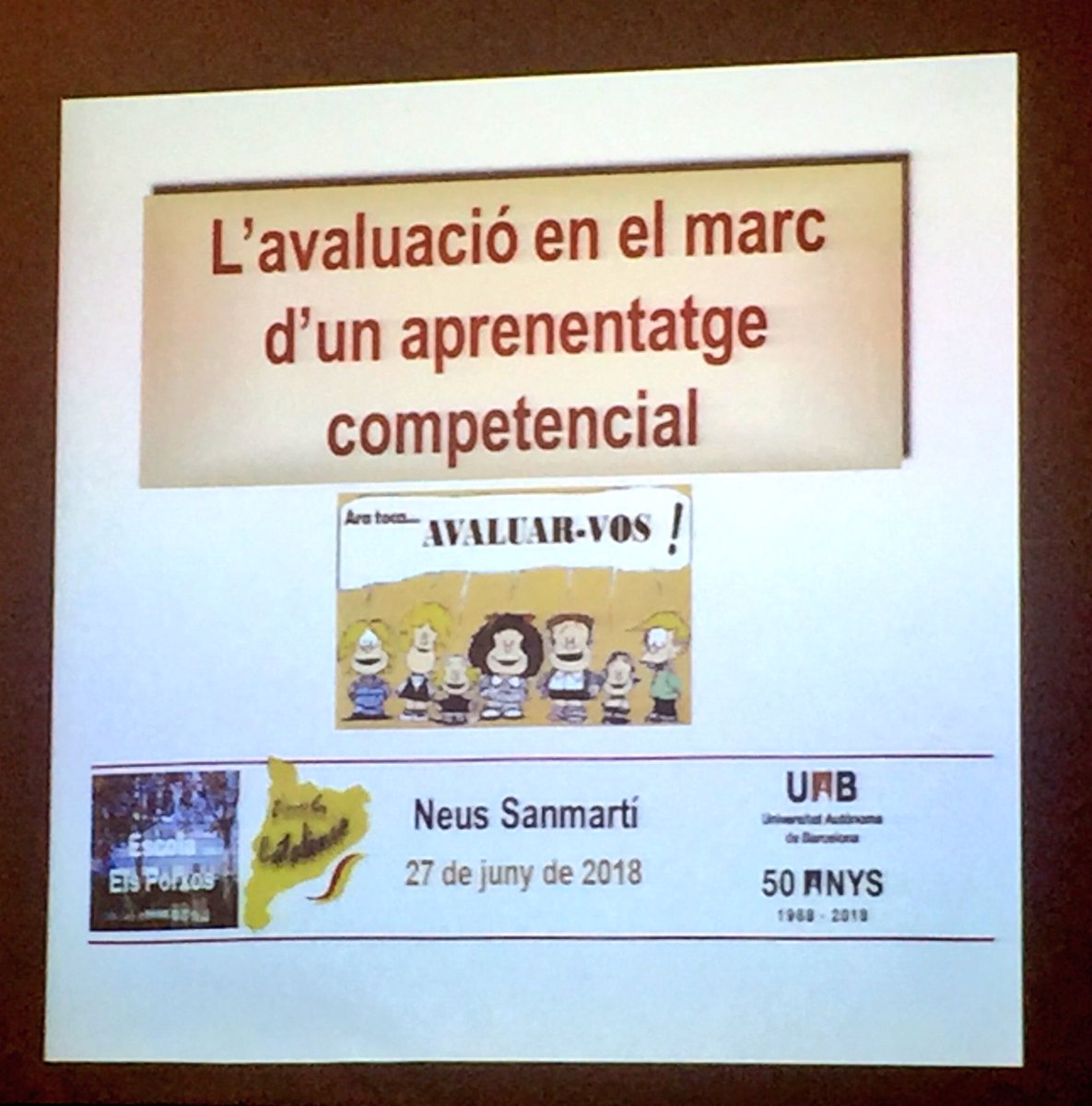 EscolaCatalonia's tweet photo. Avui els claustres de @EscolaCatalonia i Escola Els Porxos comparteixen el matí amb la @SanmartiNeus reflexionant sobre l'avaluació com a eina d'aprenentatge. #Xxc19 #TransformacióEducativa #xarxesperalcanvi https://t.co/pBjXD2WW6p