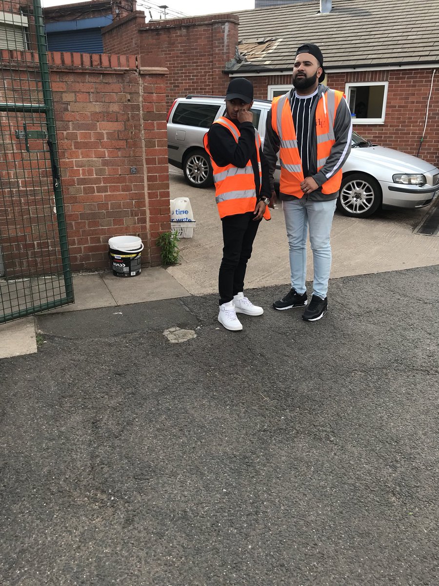 HRLinkedLtd's tweet photo. Celebrating 1 year of HR Linked we set out to help the homeless in Birmingham though the charity ‘Homeless Heroes’ thank you to everyone that supported us! https://t.co/hJVVekrn6p
