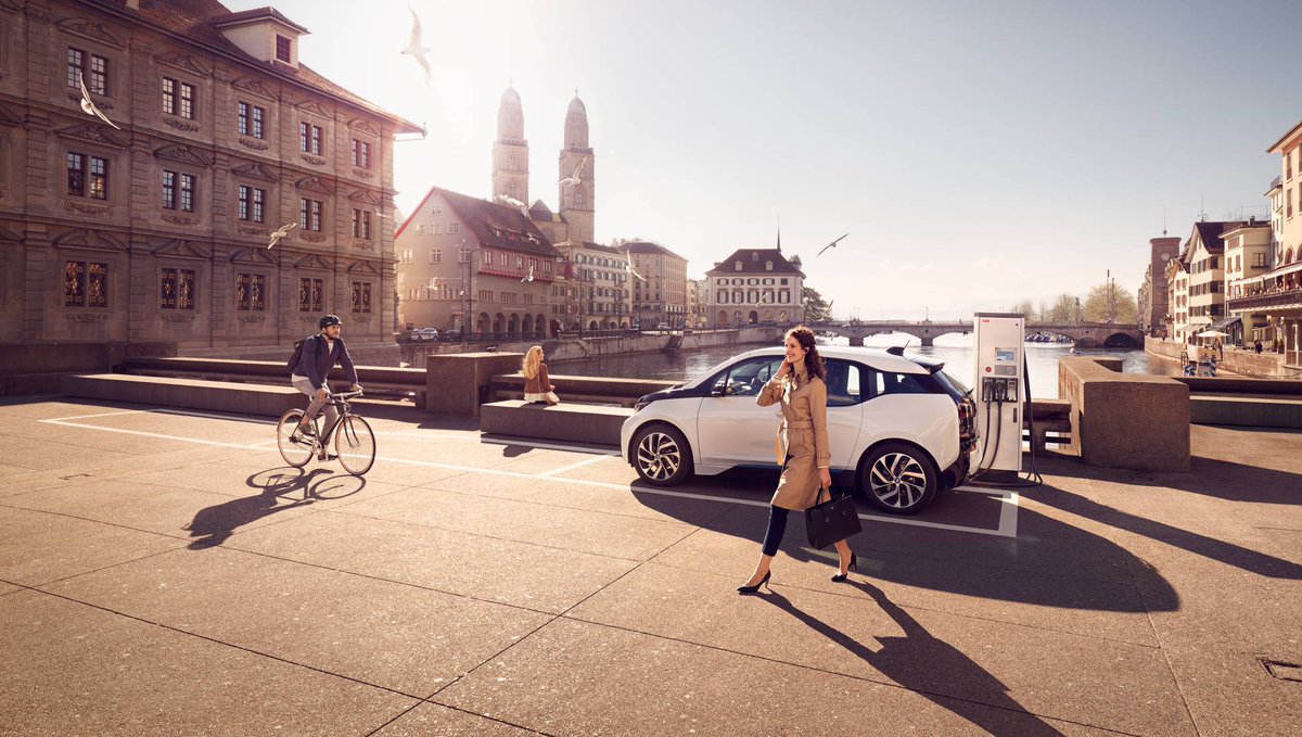 La empresa ABB da un gran paso adelante en la carrera para facilitar la implantación del vehículo eléctrico, gracias a un sistema de recarga de batería de 8 minutos.
elpais.com/ccaa/2018/06/2…