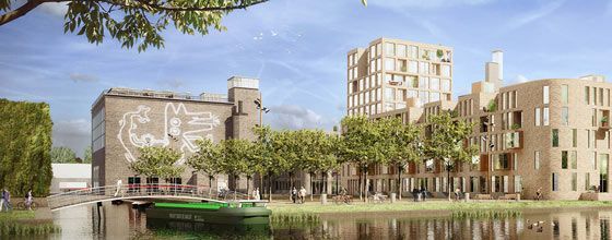 Une gigantesque peinture murale de #KeithHaring cachée depuis  30 ans enfin révélée au public à Amsterdam. L'artiste l'avait réalisée lors d'une exposition personnelle au @Stedelijk sur un entrepôt de stockage du musée.