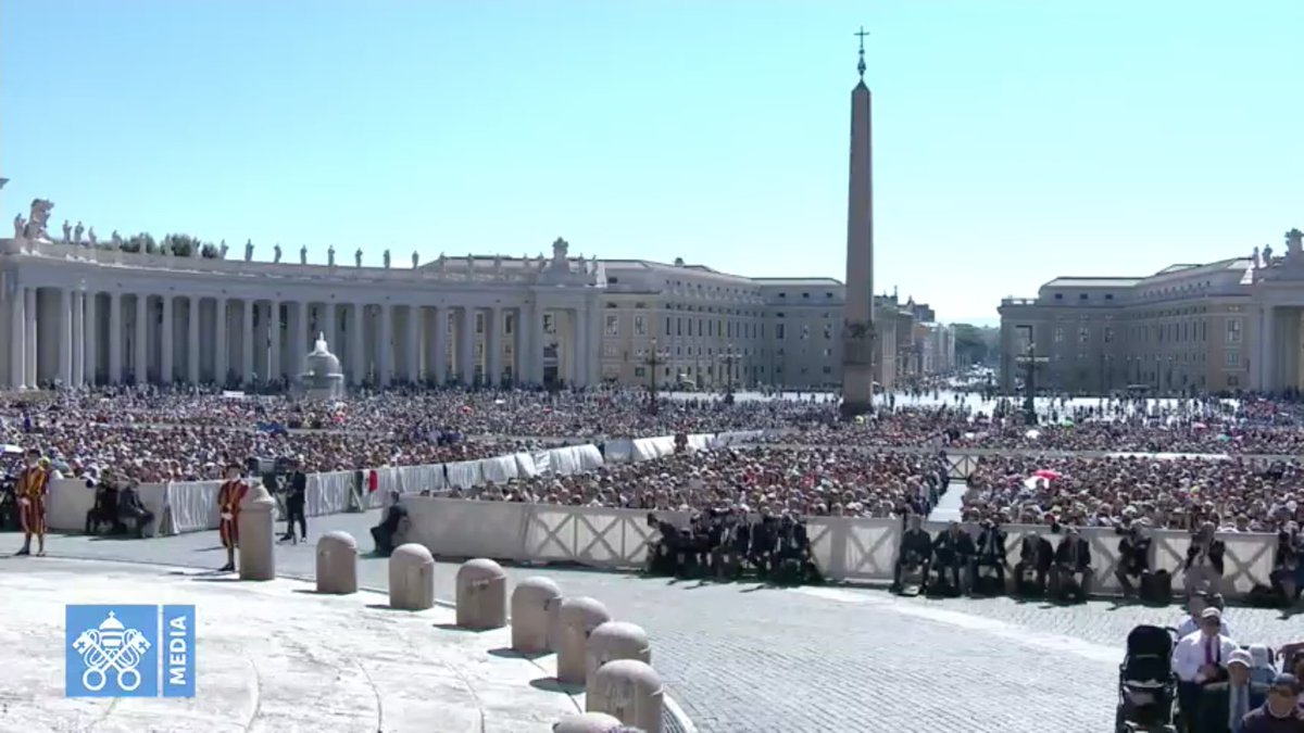 zenitfrancais's tweet image. #audience du mercredi @Pontifex poursuit ses catéchèses sur les #commandements