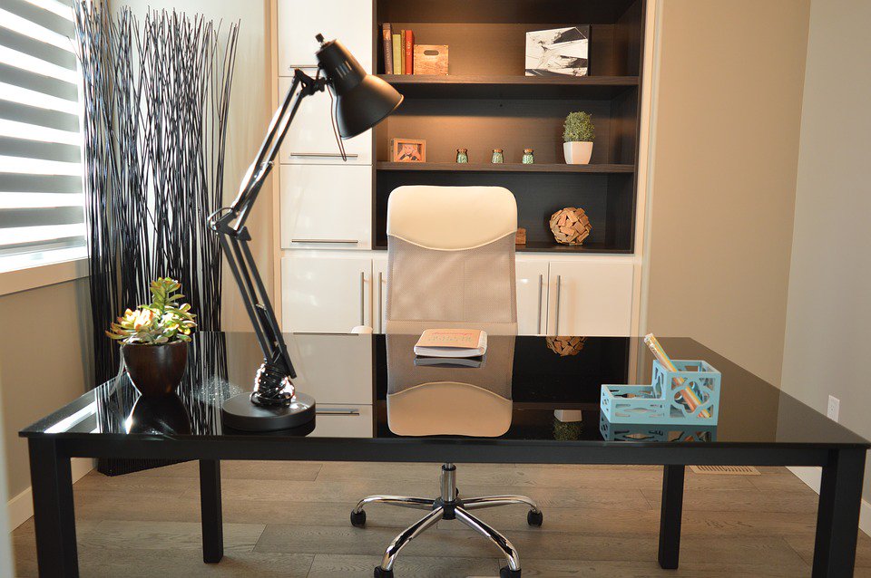 Even if you have a small office, a better #OfficeLayout can make the room look bigger. Effective use of space and intelligent furniture combinations can really open up an #office. ow.ly/evvf30kAjwF