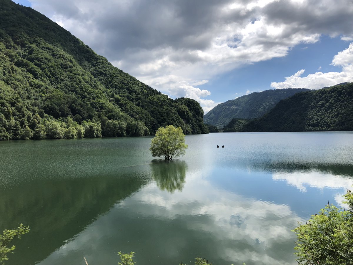 #lagodelcorlo #lake #sun #panorama #view #landscape #outdoors #lago #summer #travel #nature #arsiè #belluno #veneto #veneto_super_pics #bestvenetopics #landscapephotography #paesaggiitaliani #worl_super_pics #beautifullake #italydestinations