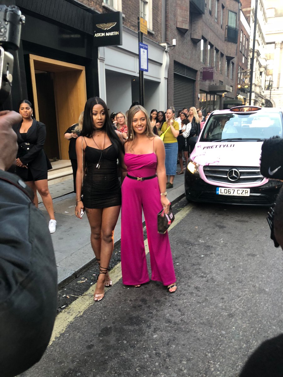 SherbetMediaLdn's tweet photo. 💎💘 Celebrities love @OfficialPLT Taxis at PLT x @MayaJama collection launch party 💘💎@NatashaSandhu @abigail_clarke
#taxi4plt #pltxmayajama #prettylittlething #taxiadvertising #pinktaxis #pinkcabs #londontaxi https://t.co/o56xkEpjfJ