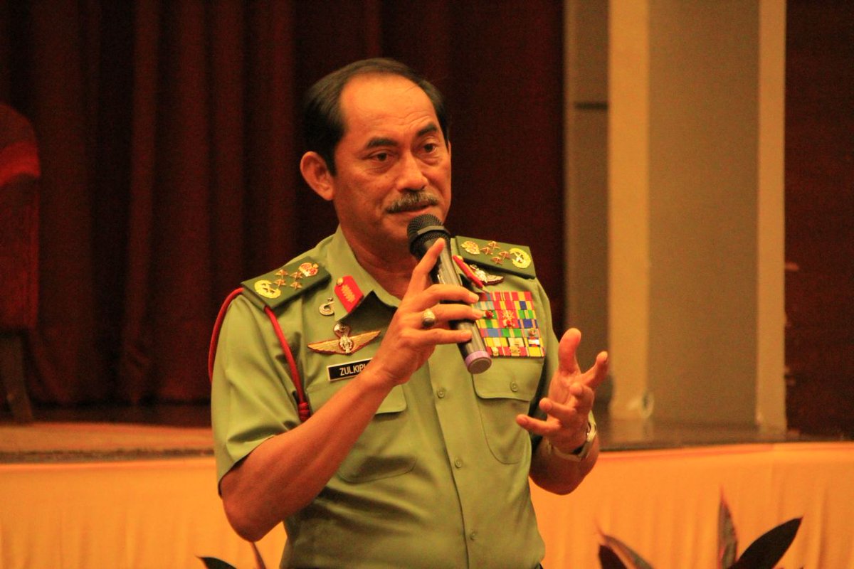 Hadir di Seminar Pegawai Kanan @TenteraDarat di Nilai hari ini. Banyak perkara yang dapat dibincang &amp; dikongsi bersama terutama berkaitan kepentingan integriti, peningkatan tahap pengurusan pengetahuan &amp; strategi dalam perkhidmatan TD