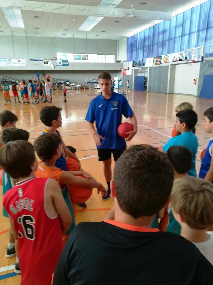 adaba_basket's tweet photo. #CLP2018
Hacemos lo que nos gusta!!
@clubadaba @adaba_basket @iberitos #iberitos @adaba #campusadaba #yosoydeadaba @hoteles @senatorhotels @Senator_HR #adaba #niños #niñas #baloncesto #basket #almeria https://t.co/n5lWUNbY5r