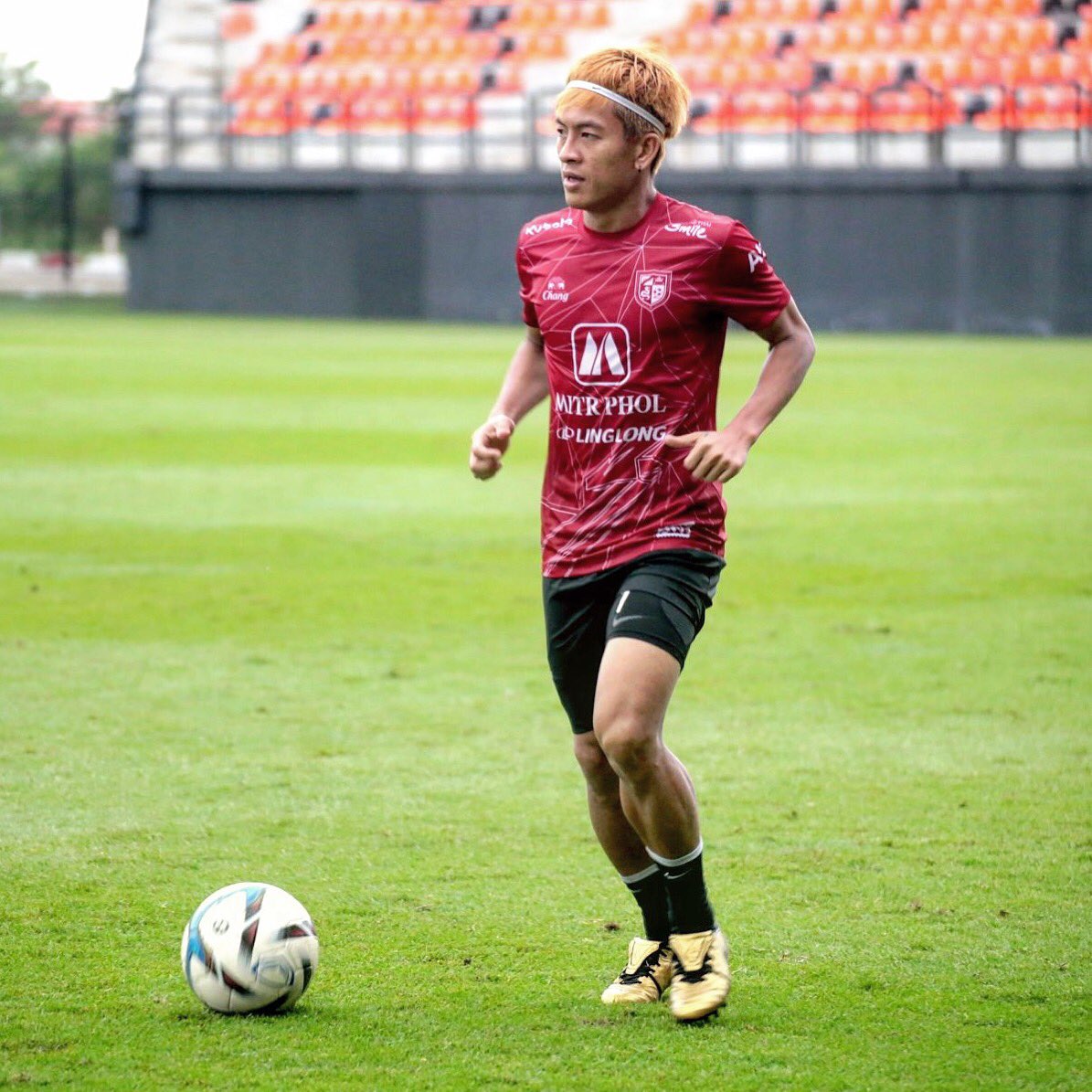 jc_jp16's tweet photo. FA Cup game 🏆
SUPHANBURI FC vs RBMFC
#JP7 #JP77 https://t.co/oMA9CQ8OX3