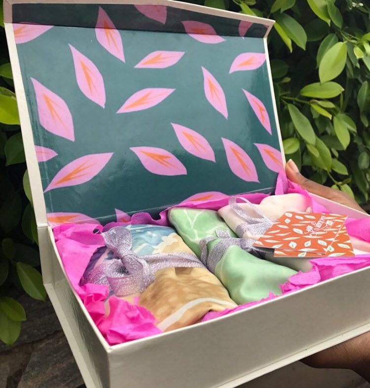 thegiftplug's tweet photo. @hookedonkaothar Luxury with a twist! Silk scarves suitable gift for Mom, sister, bestie or girlfriend that’s all about that luxurious lifestyle. #GiftsForHer #GiftsForHerLagos #TheGiftShop #GiftConciergeLagos #TheGiftPlug https://t.co/VYCS1UyVZJ