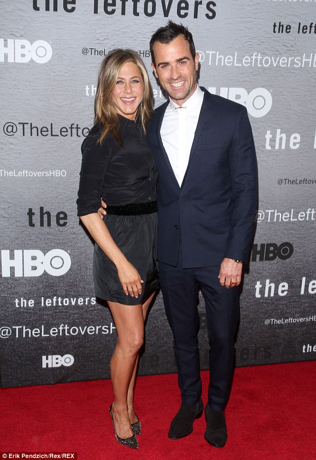 Beard_Club's tweet image. #UltraCamp #MuscleMary Justin Theroux, ex-#GayMerkin for Celesbian Jennifer Aniston, in advertorial (incl. Spacey-style dog-walking/cottaging business) for his own fake heterosexuality, w/staged #chatup video dailym.ai/2Kdy4c0 via @DailyMailCeleb #gaymafia