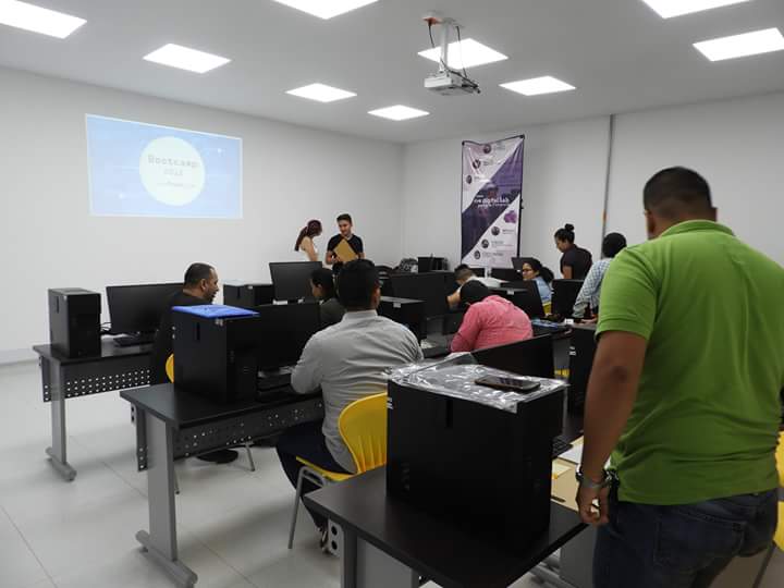 PVDLabFlorencia's tweet photo. !Bootcamp Vivemaker_co! El @PVDLabFlorencia e Hypercubus promoviendo la innovación con tecnología al alcance de todos. @ViveLabs @AppsCo @Ministerio_TIC @andresinpar @JSebastianRozo @jrodriguezk @uniamazonia @JoleRestrepo https://t.co/44x3CNyyt2