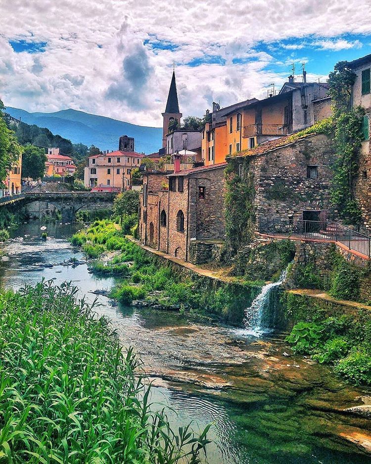 ResLiguria's tweet photo. Borgomaro, un altro splendido borgo nascosto nell'entroterra ligure!
Foto ©: https://t.co/5acsqsluOs
#liguria #borgomaro
@Borghidiriviera https://t.co/nfgKGVTzhS
