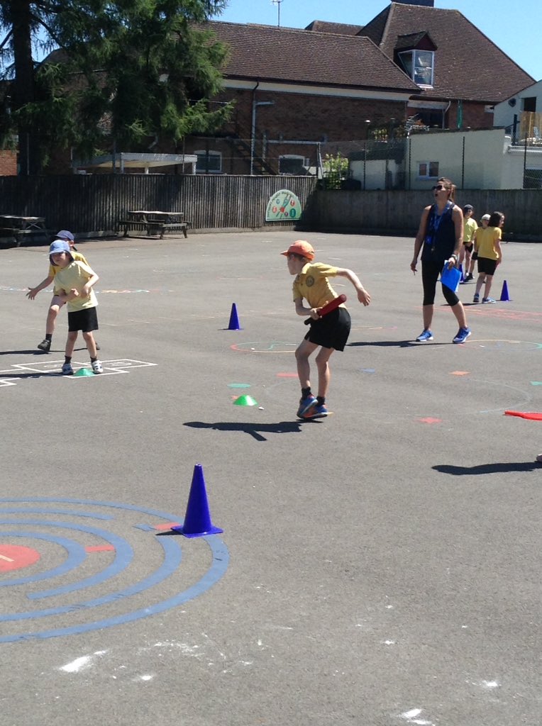 CharltonKingsPE's tweet photo. Fab work from the Y2 team to organise a rounders tournament for all Y2 children! https://t.co/1KpMtZPW5z