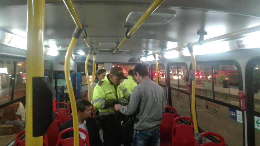 Seguimos fortaleciendo los controles en el transporte público con nuestra Policía Metropolitana, para garantizar la seguridad de los Bogotanos.