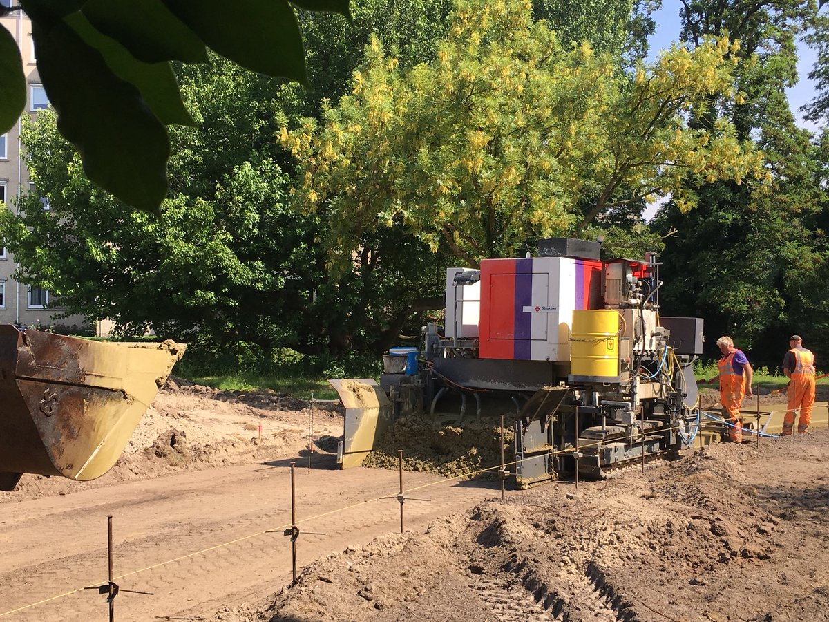 rjmmensink's tweet photo. In opdracht van @NatuurhusAlmelo en @Gemeente_Almelo aanleg van een nieuw zandkleurig #betonfietspad in #doepark de Hagen #duurzaam #onderhoudsarm @ReefInfra @Strukton https://t.co/tg2d3IRWID