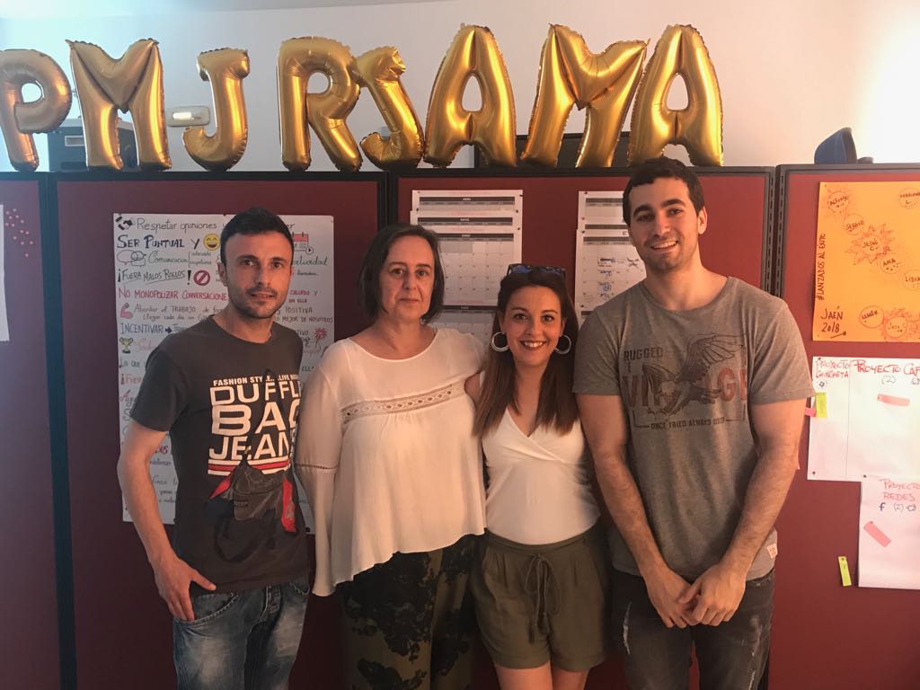 LanzaJaen's tweet photo. Hoy nuestros #tecnicosinformáticos y #maestras se nos marchan. La @LanzaJaen estamos muy contentos de que #pocoapoco vamos logrando nuestros #objetivos @fundacionTef @FundacionSMLRPH @IMEFE_Jaen https://t.co/cuPJKjbZqK