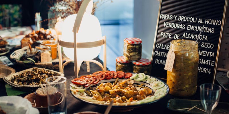dissenyhub_bcn's tweet photo. 🍴La 2a edició del curs d’emprenedoria gastronòmica #DesigntheRestaurantExperience arriba a la seva fi i ho celebra amb Prototyping Dinner, una trobada en què es presentaran 10 dels 15 projectes d’aquesta edició https://t.co/IRCqsVmXvK https://t.co/N45jfqZLuX
