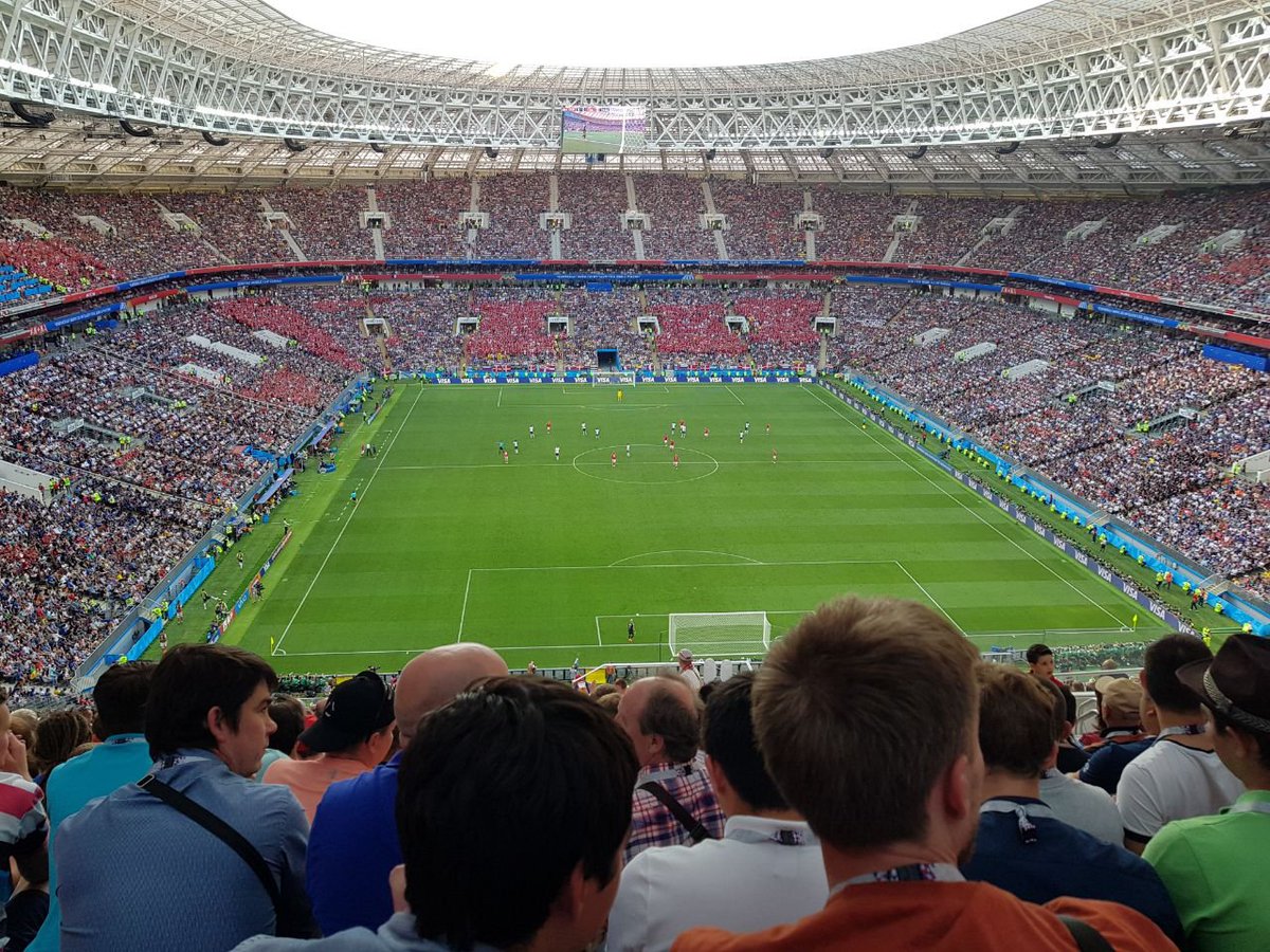 Побывал на главной арене Чемпионата Мира по футболу - «Лужники» на матче Франция-Дания. 
Что может отпугнуть болельщика? Разумеется ничего, но очереди на вход настроения точно не добавят, хотя стадион на 8000 человек. На удивление такого там не было.