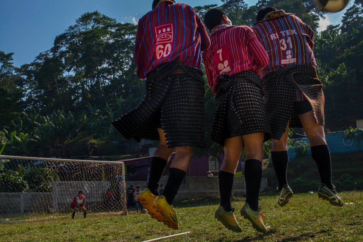 'Maya Weave Their Identity Into Their Soccer Team' a gem about a Guatemalan soccer team from The New York Times... nytimes.com/2017/06/30/spo…