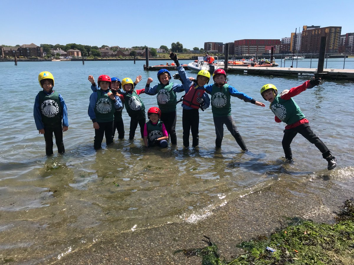 PilgrimsSchool's tweet image. Sailors @PilgrimsSchool enjoying blue skies, calm water and a gentle breeze on the Solent in the @SWACsail regatta today. Celebrating the end of a great term's sailing #sailing #prepschool #thisisthelife