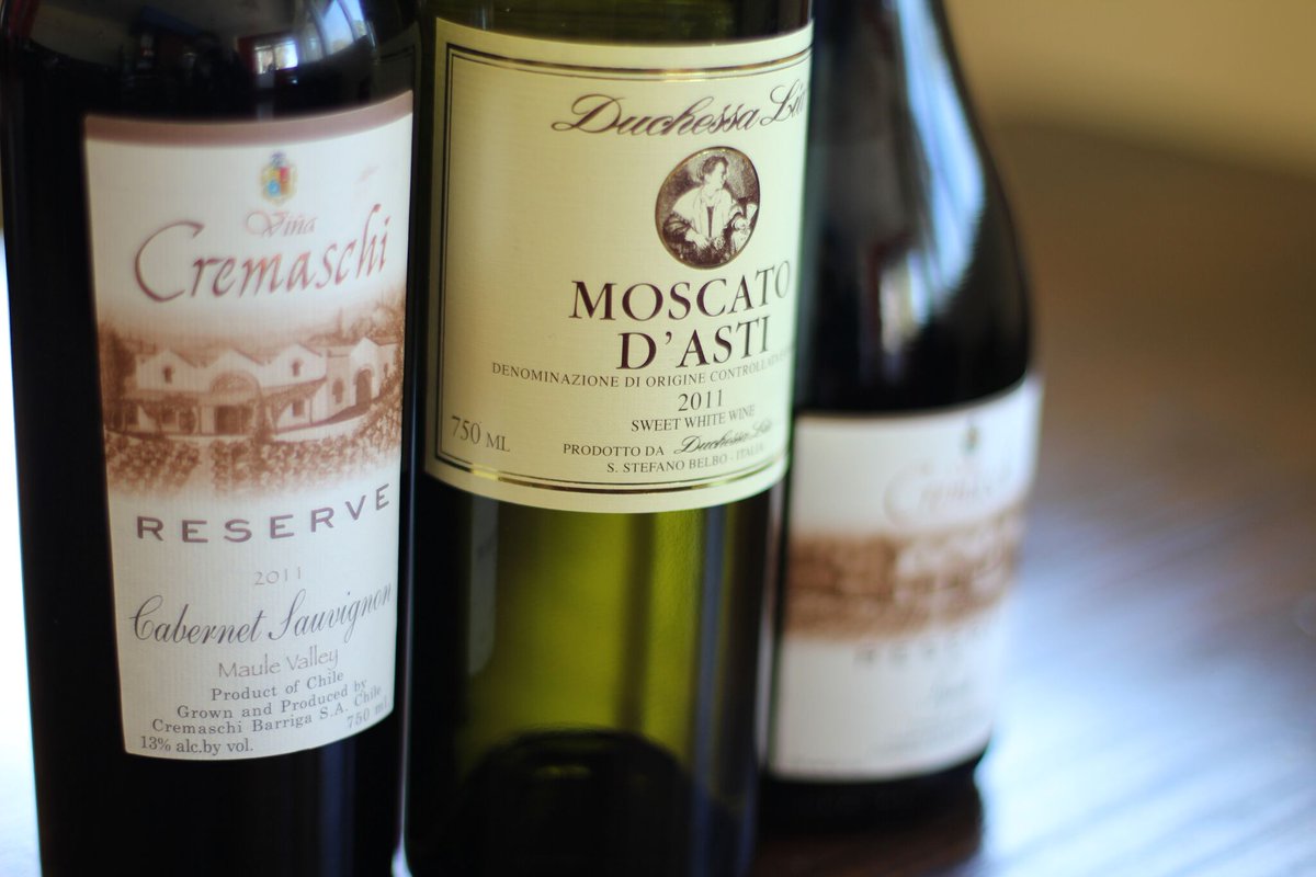 This #winewednesday features our red wine, Cabernet Sauvignon, with its subtle fruity flavors and our white wine, Moscato d'Asti which has a touch of sweetness to it.
#southerncharm #southernfood #food #hungry #gainesville #gainesvillefood #gainesvillerestaurants