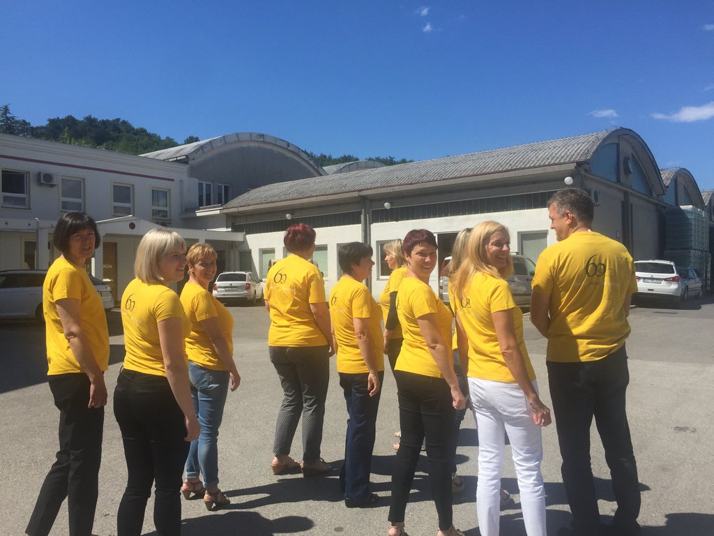 KletBrda's tweet photo. Danes sodelavka Irena praznuje rojstni dan. Okrogla obletnica. Uganete, katera? #kletbrda #heroesofthevineyards https://t.co/ahWm0zIaQe