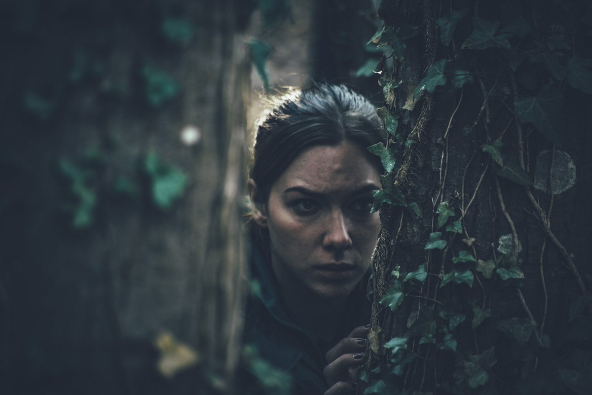 ¿Qué hacer si te cruzas con la Santa Compaña?
2: Apartarse del camino de la Compaña, no mirarles nunca y hacer cómo que no la ves... Pero qué haces Roció??😭 #playz #webseries #rtve #elpuntofrio #webserie #galicia #galiciamagica #natalia #seriedigital #seriesdigitales #serie