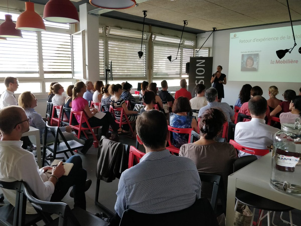 ElsaB_HR's tweet photo. Retour en images du dernier #helloRH @FintechFusion avec @n_bourquenoud pour un retour d'expérience des pratiques RH au sein de la @lamobiliere https://t.co/LP3a4R3u7k
