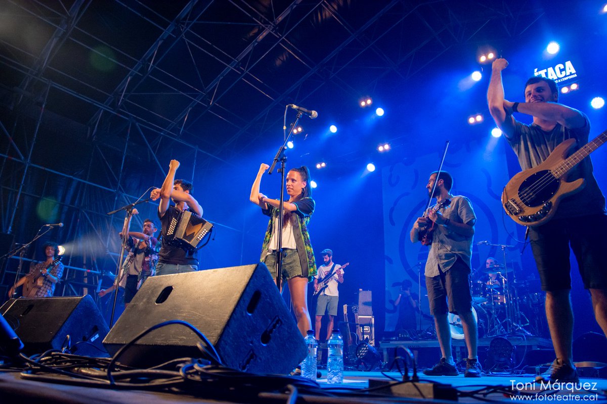QUINA ESTRENA!!  Gràcies a <a href="/itacacultura/">Festival ÍTACA</a> per aquest magnífic festival! I a <a href="/ebriknight/">Ebri Knight</a> , <a href="/pachawasound/">Pachawa Sound</a> i <a href="/KoersReggaeBand/">KOERS</a> per compartir escenari. Us deixem un recull de fotografies d’en Toni Márquez <a href="/enganxat/">atu t'ho dire</a>. Seguim! #estrena #gira2018 #lacabritinha #lamoreneta