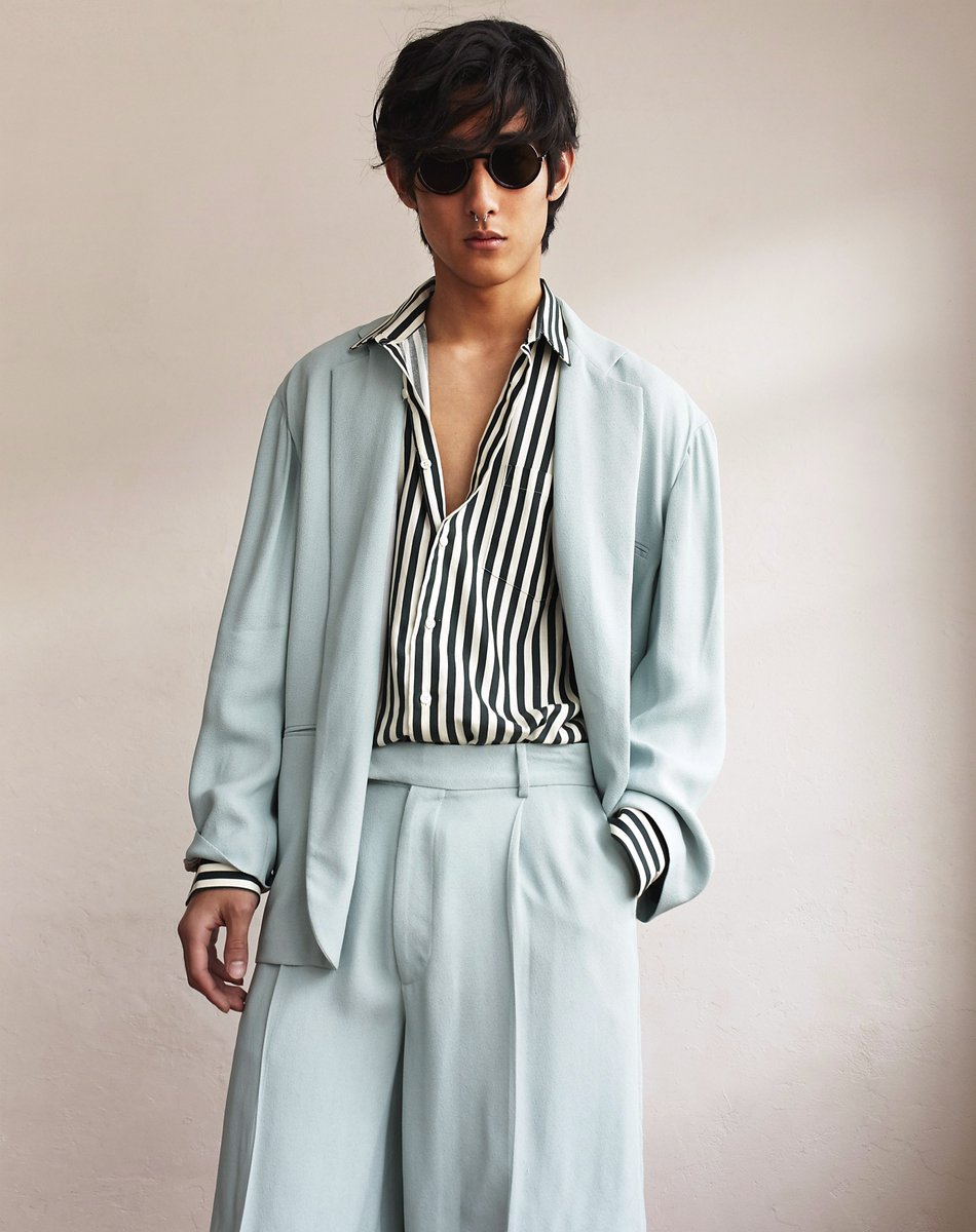 ManMagSA's tweet image. Unstructured, relaxed tailoring has taken root in suiting. This will be a departure from slim-fitting pieces, but we encourage you to take the dive. Effortless and comfortable, this is a go-to look for sunset drinks at rooftop bars #WinterFashion #Issue71 #ManMagSA