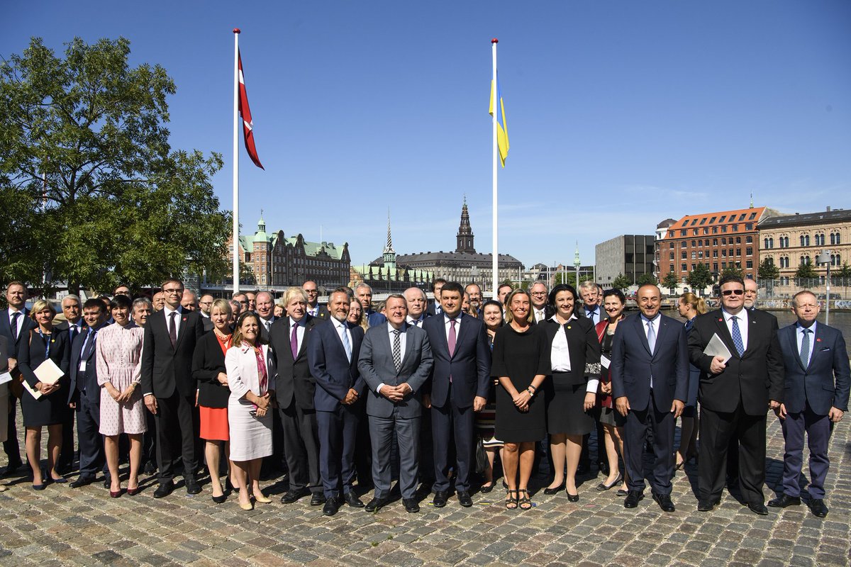 VGroysman's tweet image. Успіх України - це спільна справа, яку прагнемо робити разом. Демократичний світ єднається навколо наших ідей. #UkraineReform #UkraineReformConference