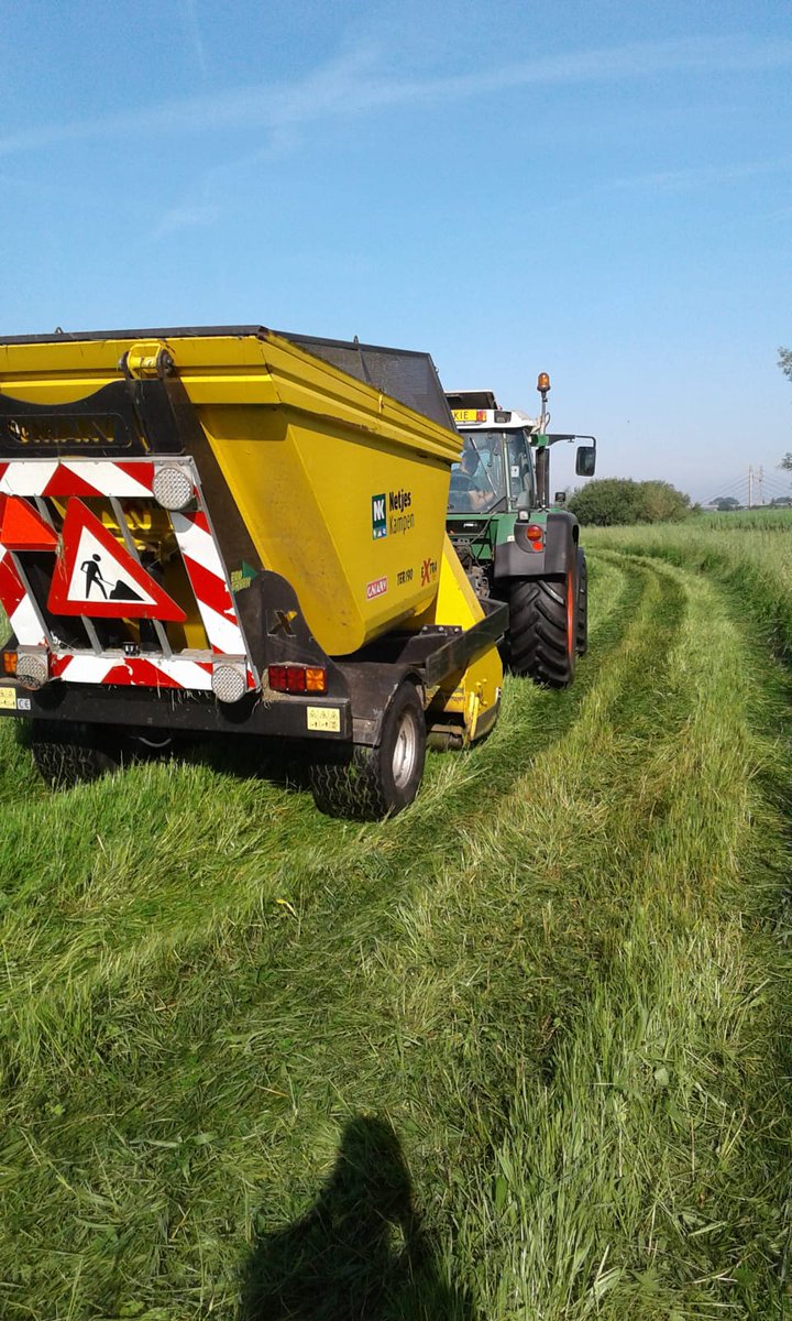 Begin juni is er maaisel van de kievitsbloemen verspreid met als doel nog meer van die mooie #kievitsbloemen te krijgen in de #Scherenwelle! #ruimtevoorderivier #ijsseldelta #dijkwerkers #ruimtevoorderivierijsseldelta