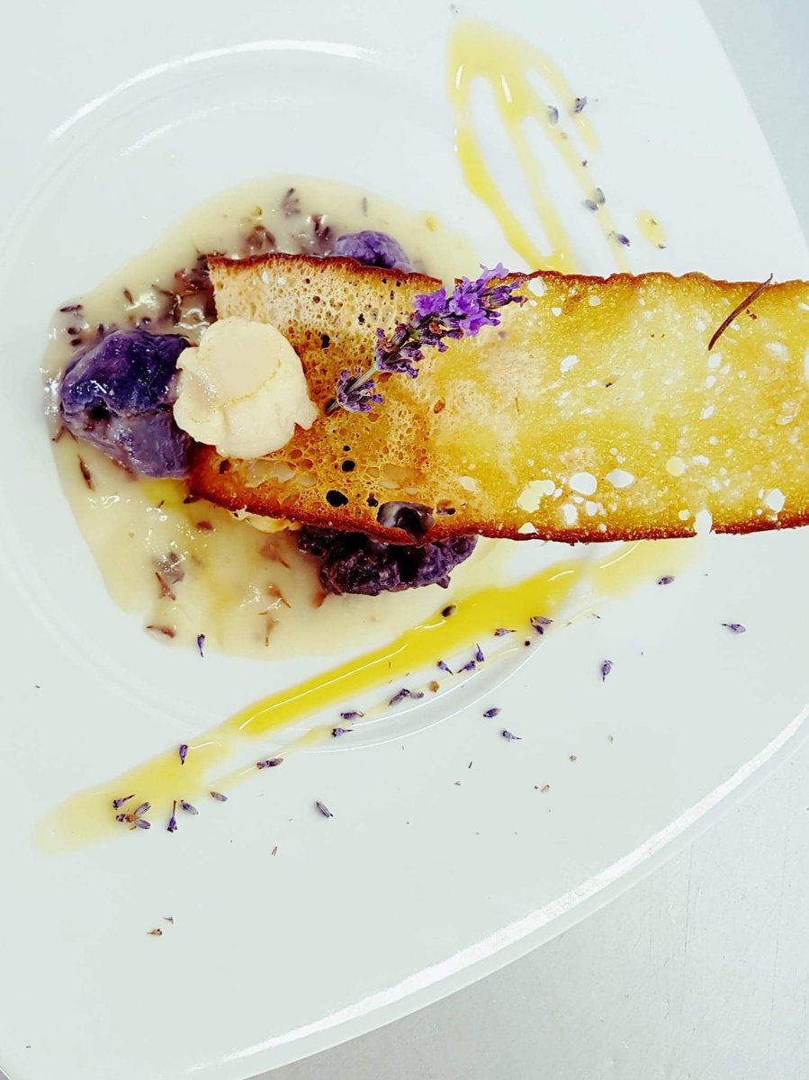 Proseguiamo con Capesante alla Terrazza
Per info e prenotazioni: 3348304096.                   ristorante la terrazza,                                               Trevignano Romano in via Madrid 2