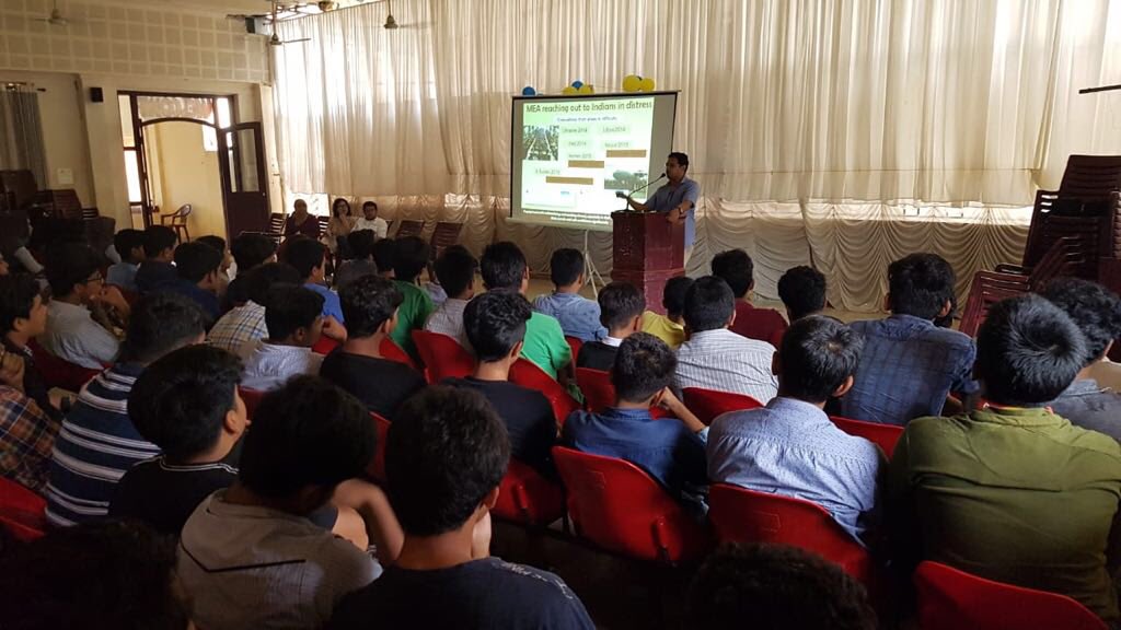 MEAIndia's tweet photo. Taking foreign policy to young and curious minds! Officer Trainees of MEA Mallika Sudhir, Harish Kumar and Nahas Ali interacted with students of MES Central School in Tirur of Kerala under SAMEEP - Student and MEA Engagement Programme. @FSI_MEA https://t.co/AnyEX4YA72