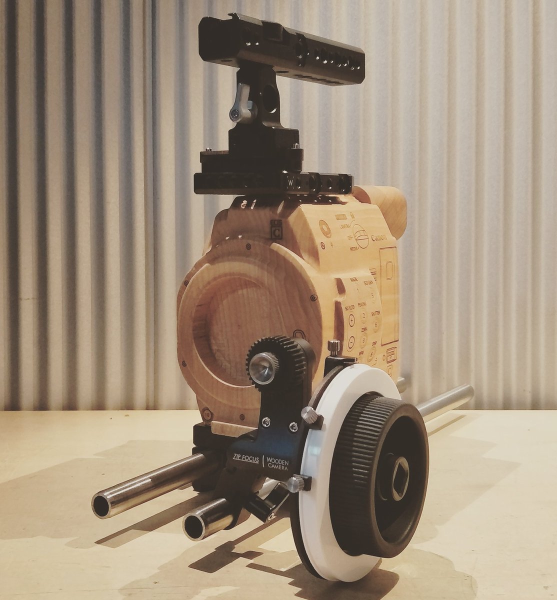 _digitallogic's tweet image. I find the footage out of this camera is a bit grainy if you ask me! 😆

Get your Wooden Camera fix at Digital Logic 😄

#woodencamera #zipfocus #cameracage #canoncinemaeos #canon #canonaustralia