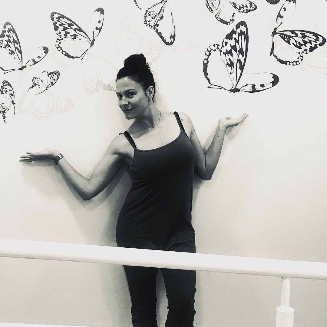 Mar_Montoro's tweet photo. Hoy es mi último día en @CUERPOLIBRE y solo puedo dar las gracias al maravilloso equipo que trabaja aquí. Gracias por todos estos meses de cuidados y cariño y sobre todo de apoyo. Merece la pena pasar por vuestras manos.🦋 https://t.co/D82rmftjXA https://t.co/wdrgQ8QsyC