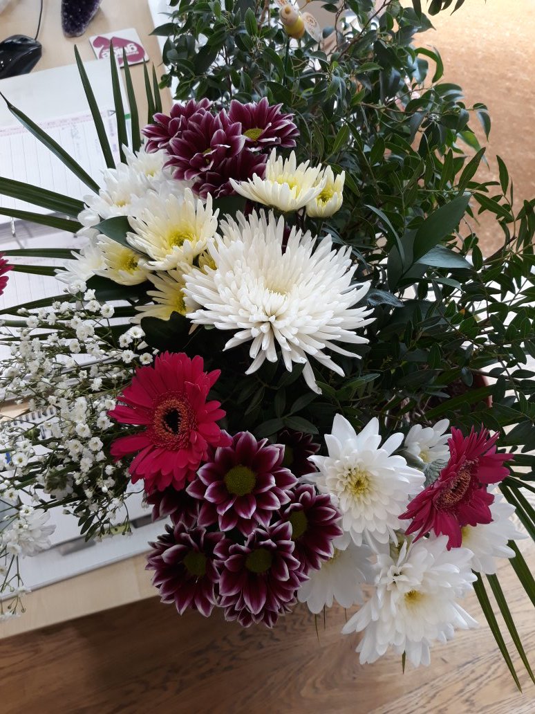 LindsayBanks111's tweet image. Myself and June received these beautiful bunch of flowers as a thank you from someone we have been working with @healing_clinic #wellbeing #reiki #touchforhealth #lovewhatido #selfcare #gratitude