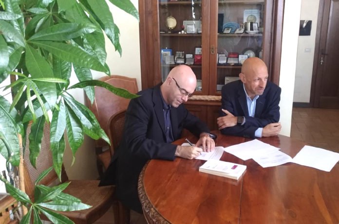 UnitusDistu's tweet photo. Su @TusciaUp si parla del protocollo d'intesa che inaugura una nuova partnership per l'Università di Viterbo e il sindacato dei giornalisti @Stamparomana #WeDistu #UnitusDistu
https://t.co/Ijz2BGg9kQ https://t.co/dtEfVpBzBU