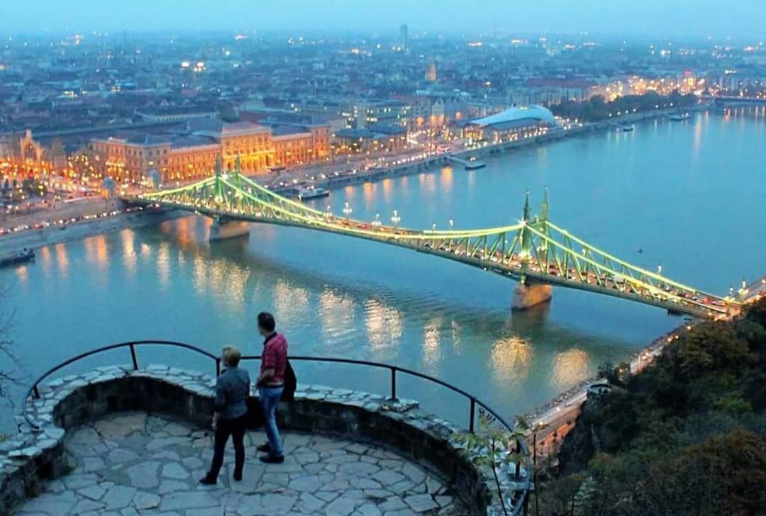 ladytravelcomtr's tweet photo. 🇭🇺 Geçmişten geleceğe aramızdaki köprülerin kopmadığı ve kopmayacağı, Avrupa'nın en ışıl ışıl şehirlerine ev sahipliği yapan Macaristan'a bir yolculuk?
🌐 https://t.co/PXJuKHzSYH
#macaristan #budapeste #avrupa #avrupaturu #estergom #visegrad #szentendre #tuna #bratislava https://t.co/rQjA6lAYtv
